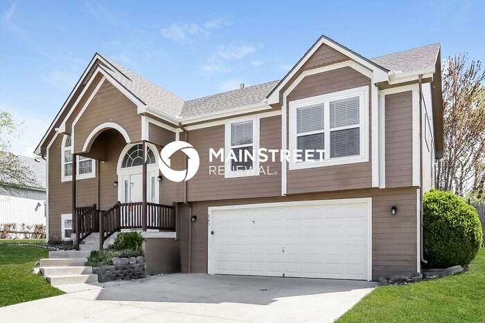 205 N Walker Dr - Photo 4 of 17