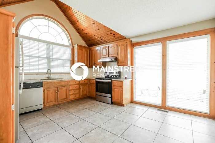 205 N Walker Dr - Photo 7 of 17