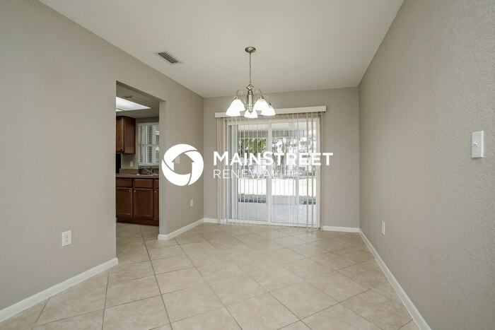 1423 Se 18th St - Photo 4 of 16