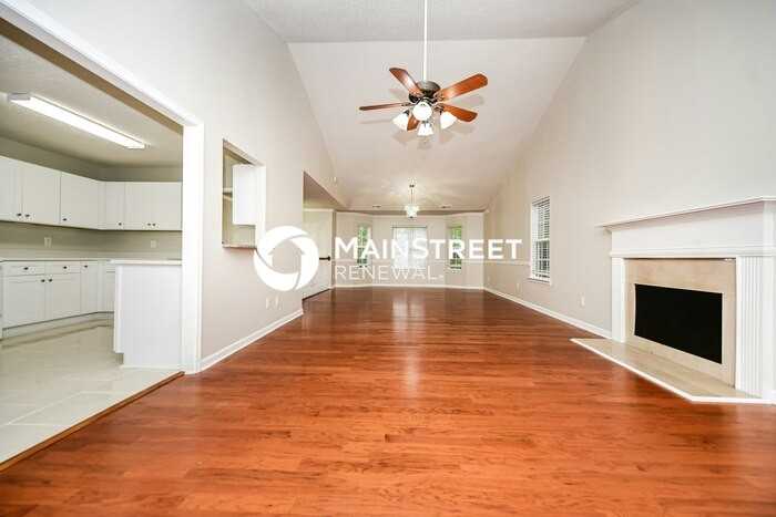 1038 Hampton Rd - Photo 2 of 17