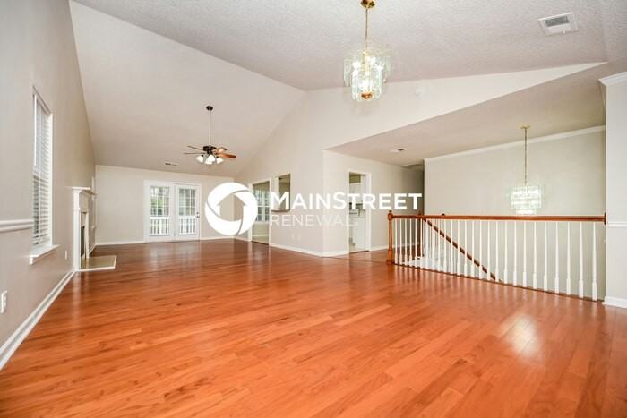 1038 Hampton Rd - Photo 3 of 17