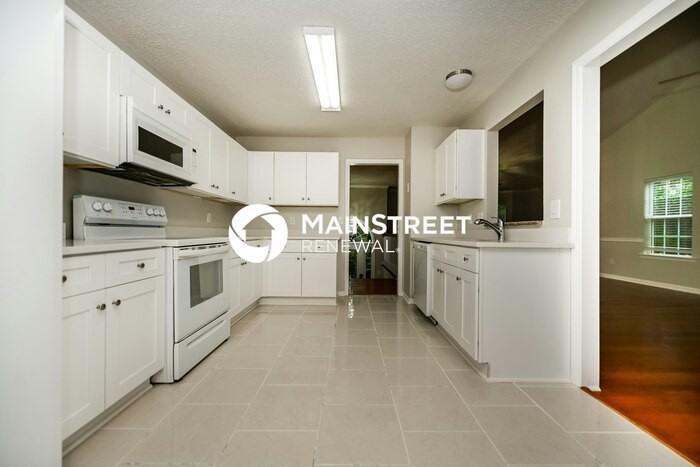 1038 Hampton Rd - Photo 4 of 17