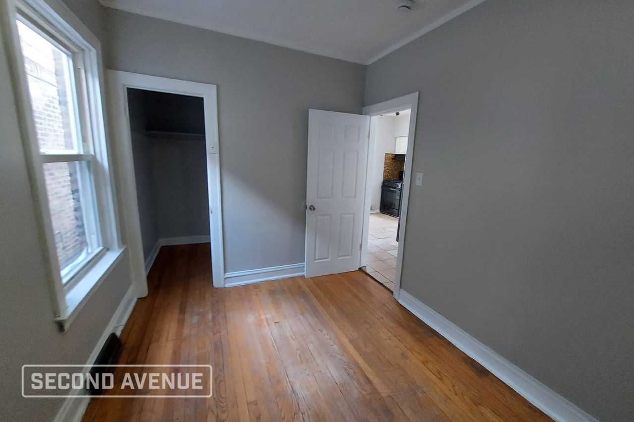 7114 S Oakley Ave - Photo 2 of 13