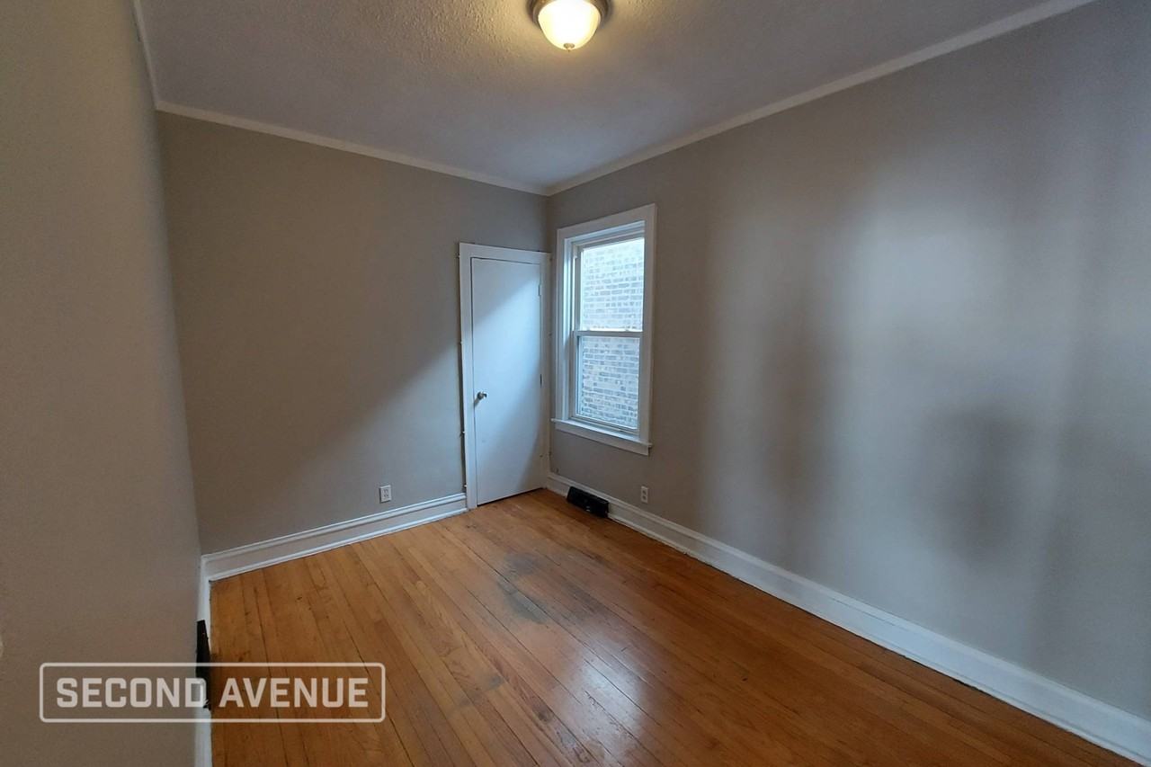 7114 S Oakley Ave - Photo 4 of 13