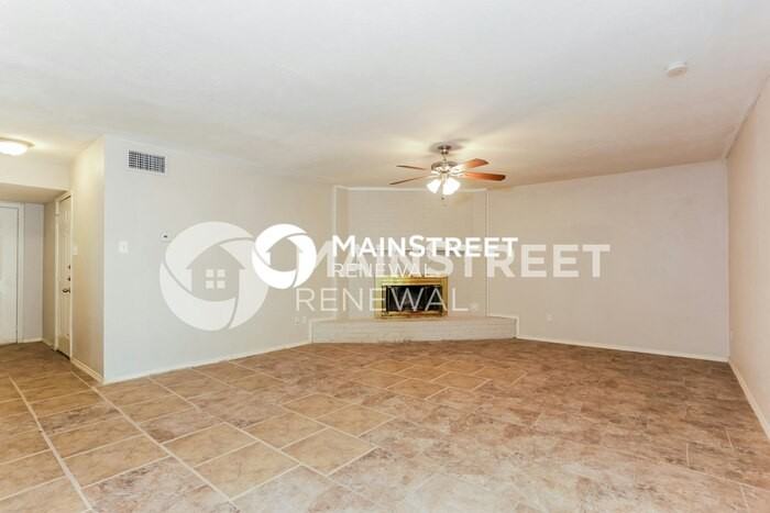 817 Sandalwood Ln - Photo 3 of 15