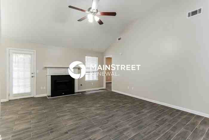 4630 Thermal Ct - Photo 4 of 16