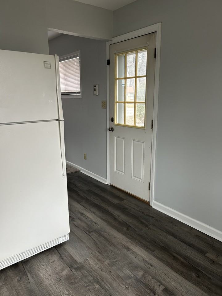 6713 E 52nd St #1 - Photo 4 of 20