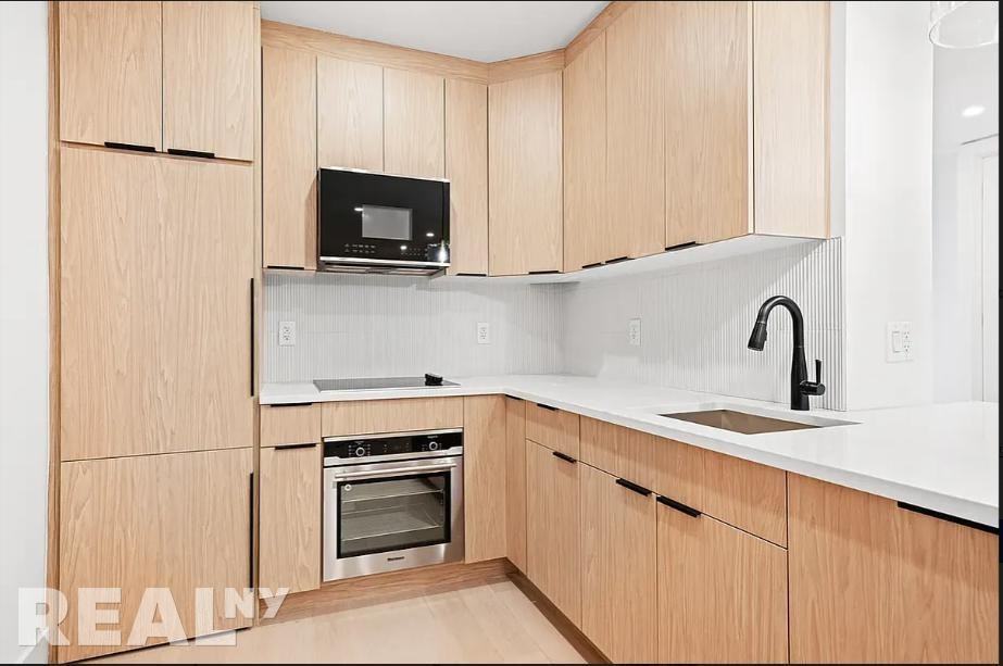 704 8th Ave #4B - Photo 2 of 8