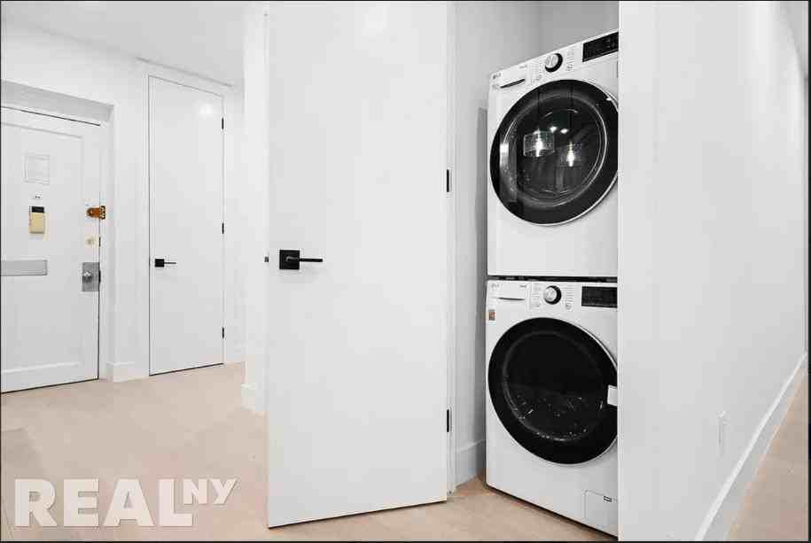 704 8th Ave #4B - Photo 7 of 8