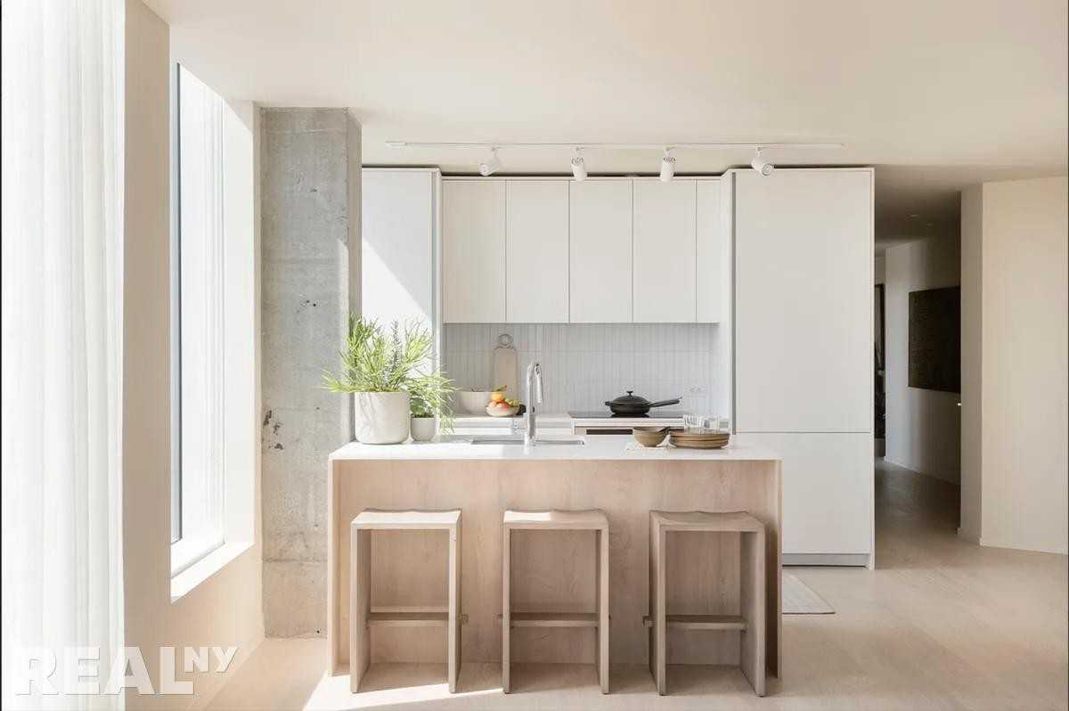 State St #10D - Photo 2 of 11