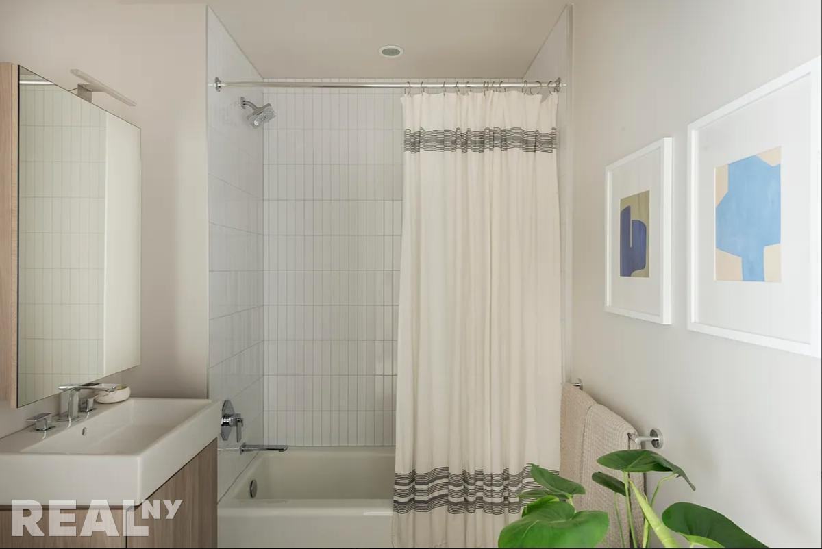 State St #10D - Photo 4 of 11