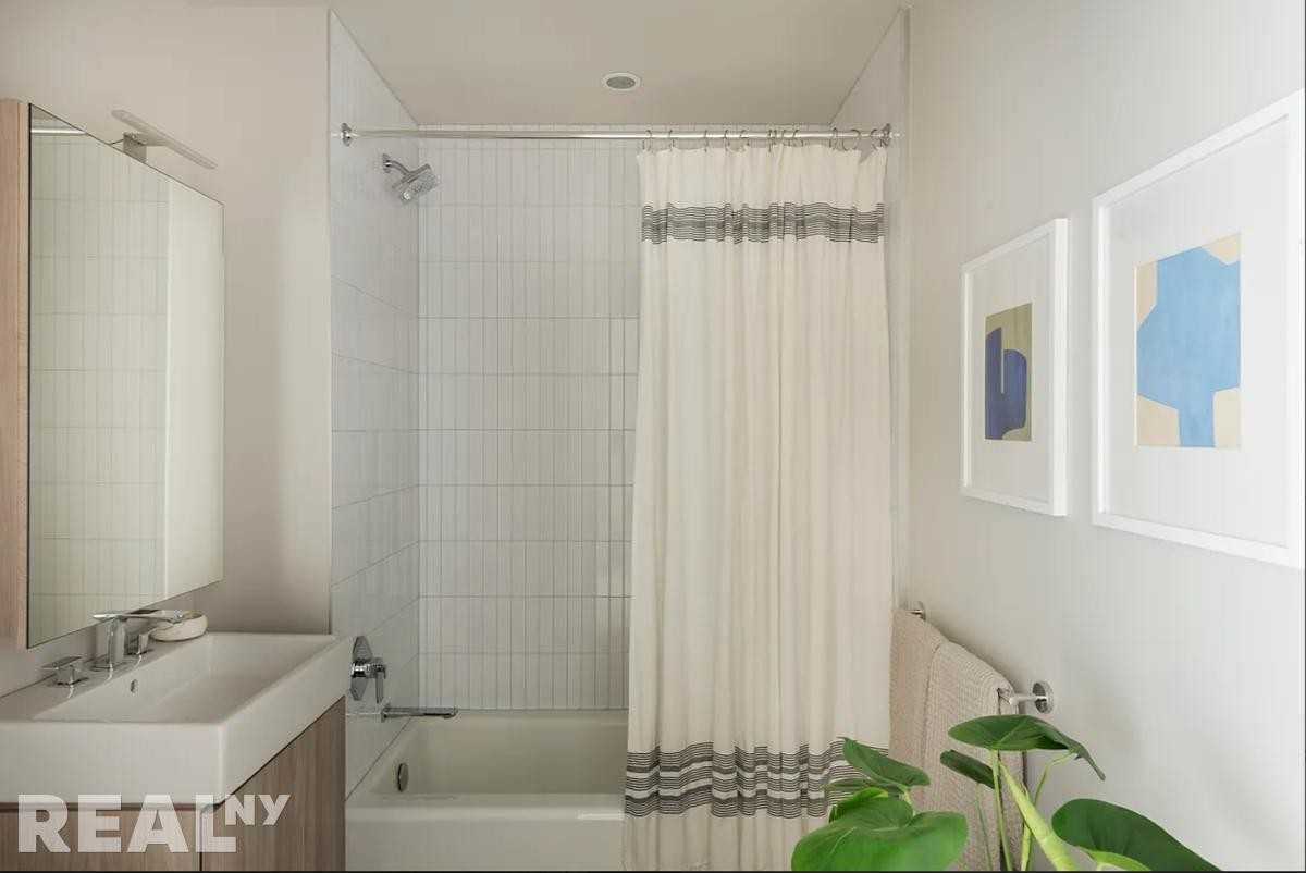 State St #16G - Photo 4 of 11