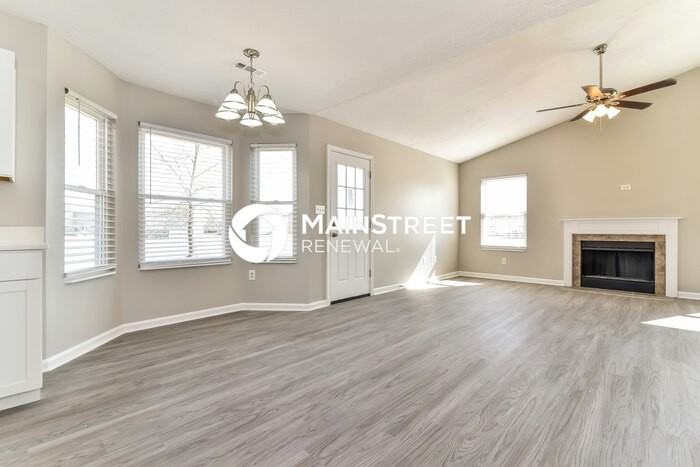 6415 Hollingsworth Dr - Photo 5 of 17