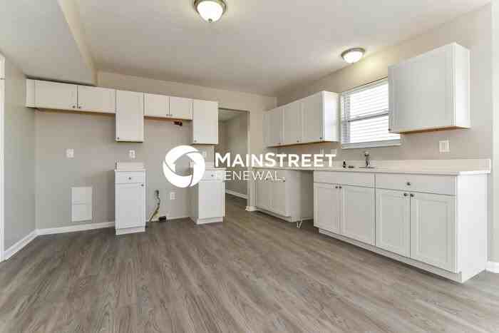 6415 Hollingsworth Dr - Photo 6 of 17