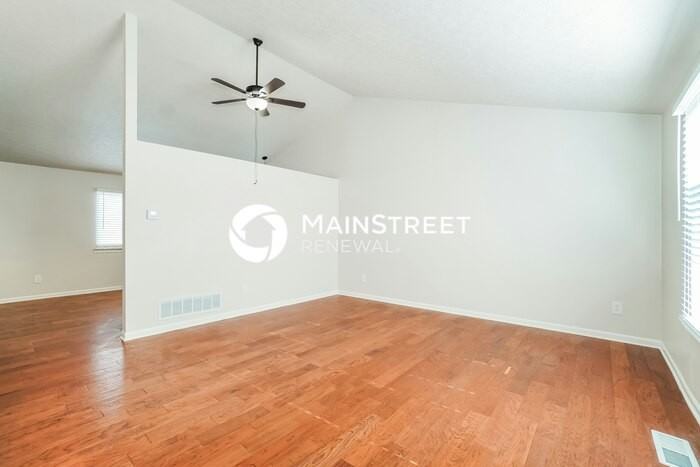 4008 Thompson Ave - Photo 4 of 20