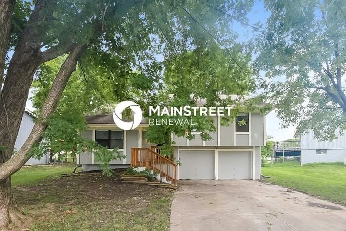 104 E Frank St - Photo 4 of 17