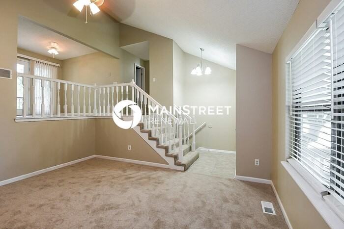 104 E Frank St - Photo 6 of 17