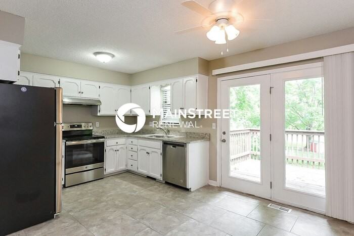 104 E Frank St - Photo 7 of 17