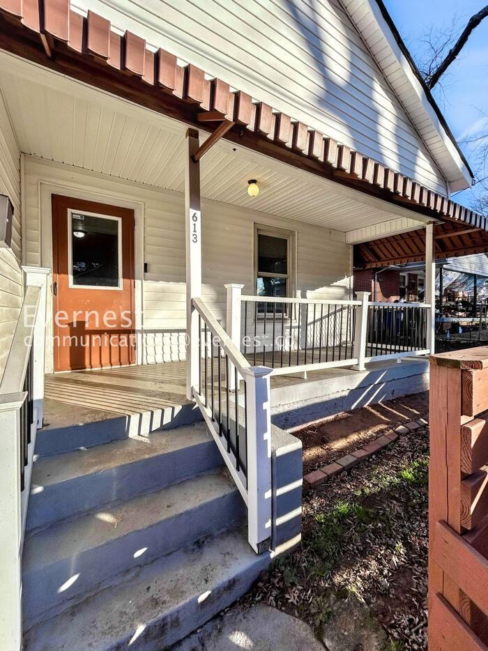 613 N Jackson Ave - Photo 2 of 21