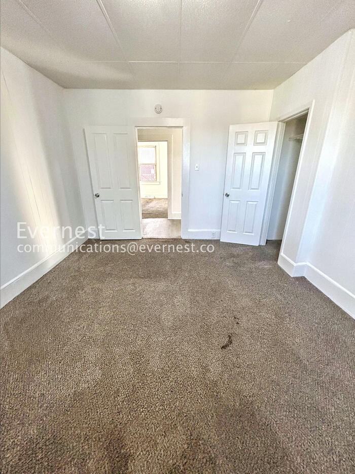 613 N Jackson Ave - Photo 6 of 21