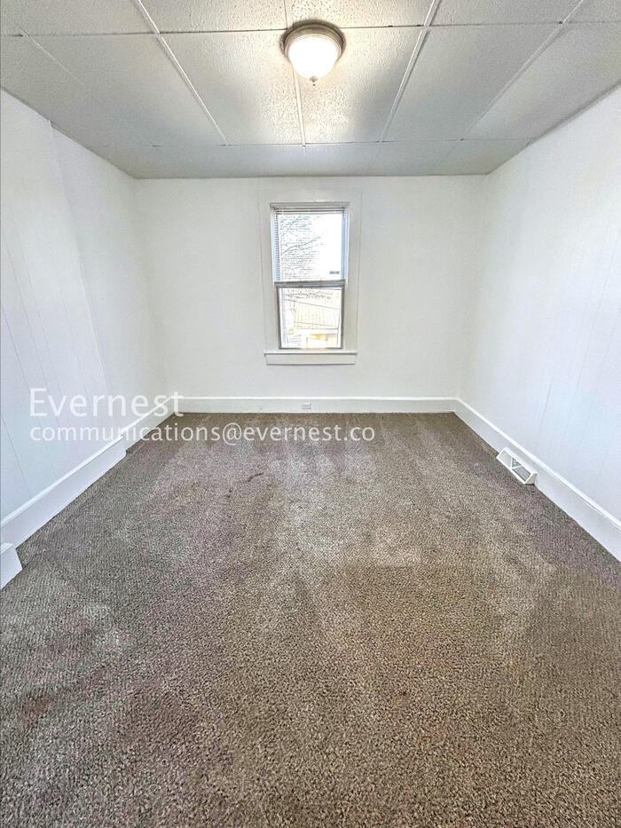 613 N Jackson Ave - Photo 7 of 21