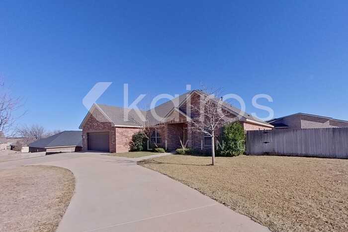 1308 Montcrest Way - Photo 4 of 33