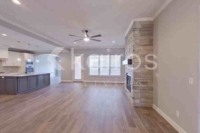 1308 Montcrest Way - Photo 5 of 33