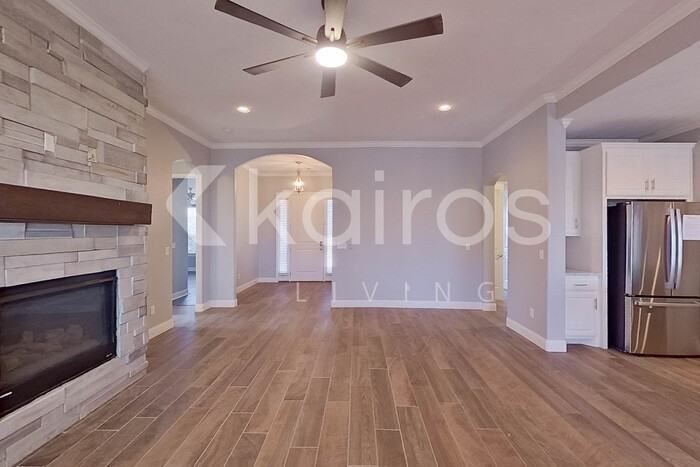 1308 Montcrest Way - Photo 7 of 33