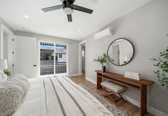 3059 Rockview Pl - Photo 4 of 31