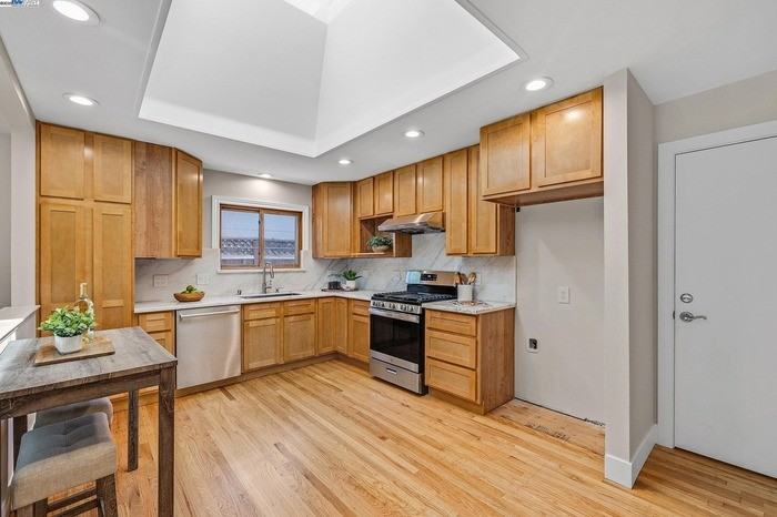 5041 Golden Rd - Photo 3 of 32