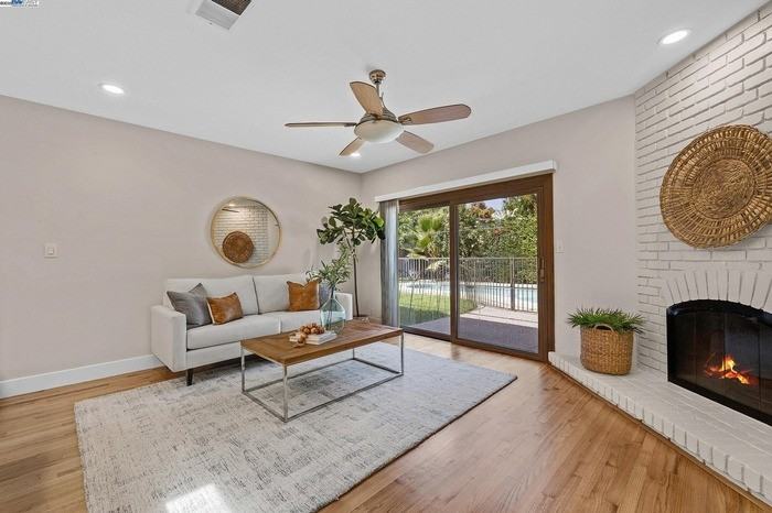 5041 Golden Rd - Photo 7 of 32