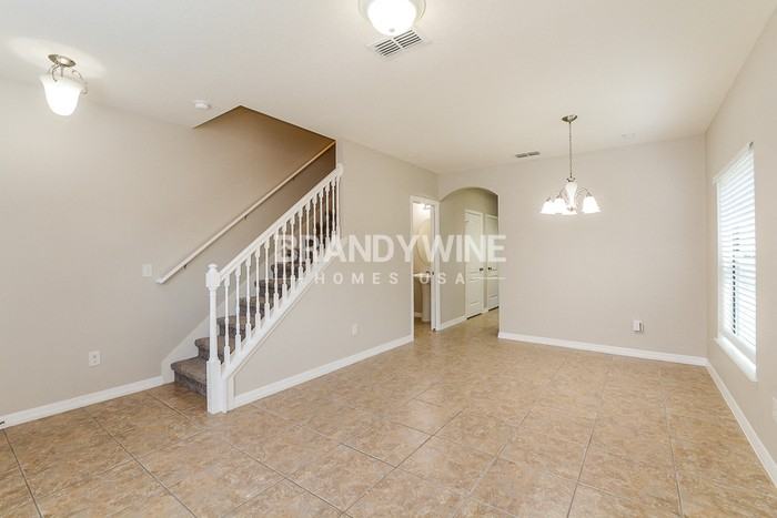 1310 Windsor Lake Cir - Photo 5 of 20