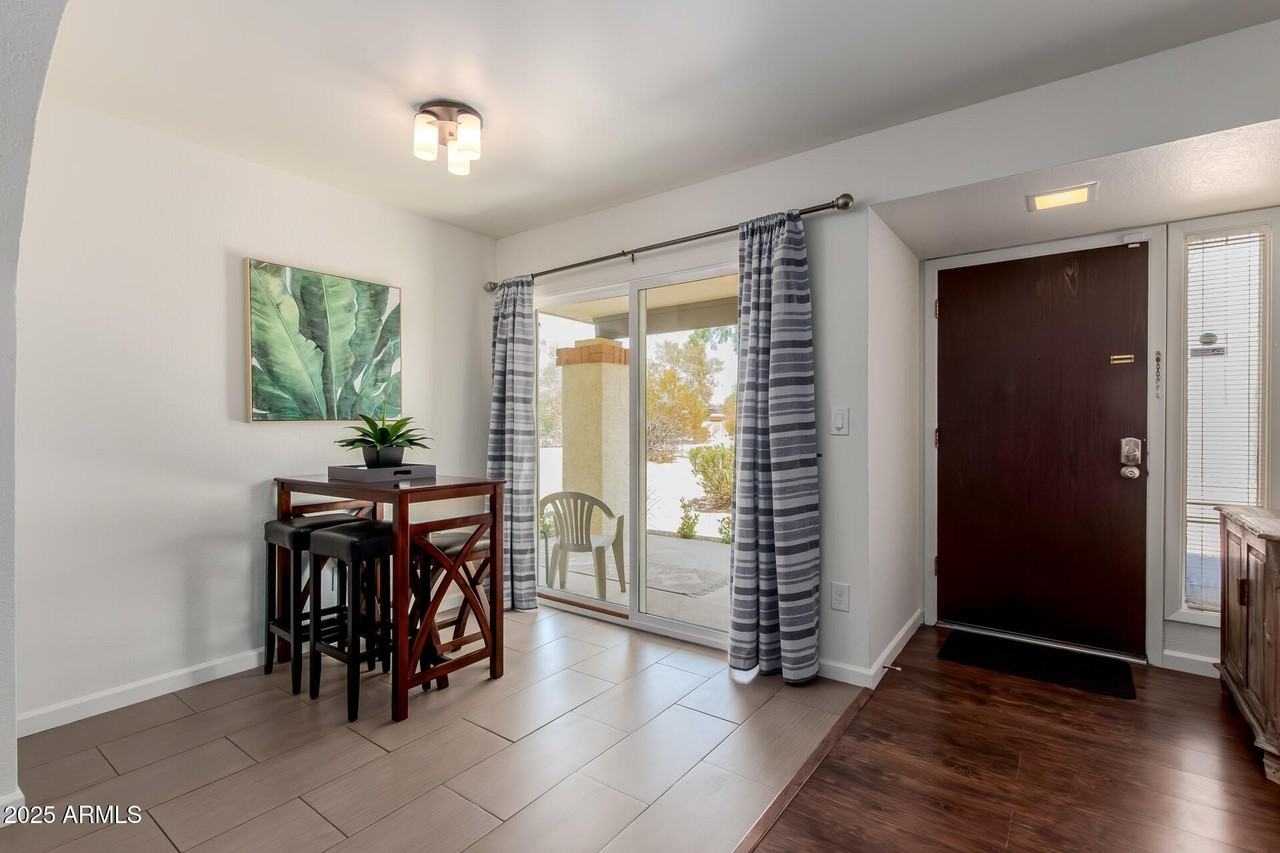 811 E Eugie Ave - Photo 3 of 35