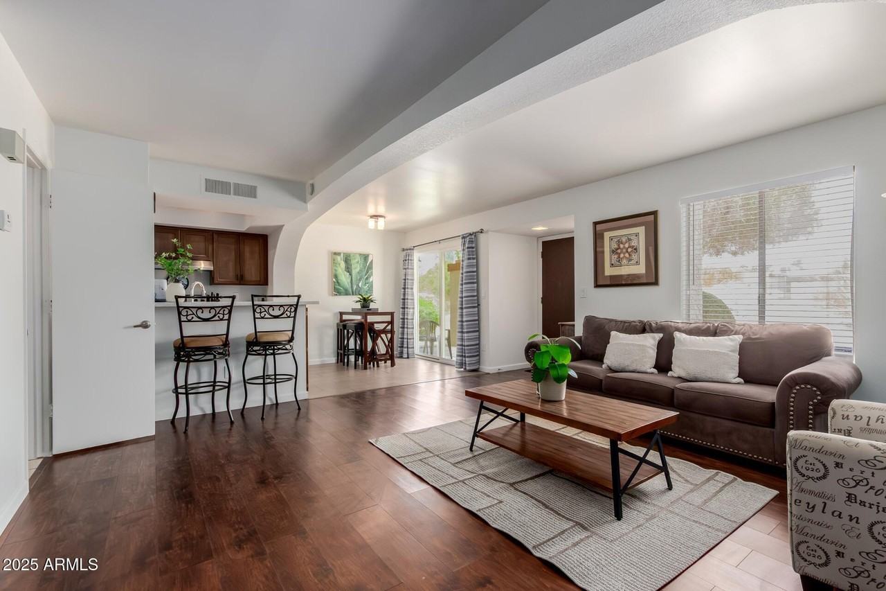 811 E Eugie Ave - Photo 5 of 35