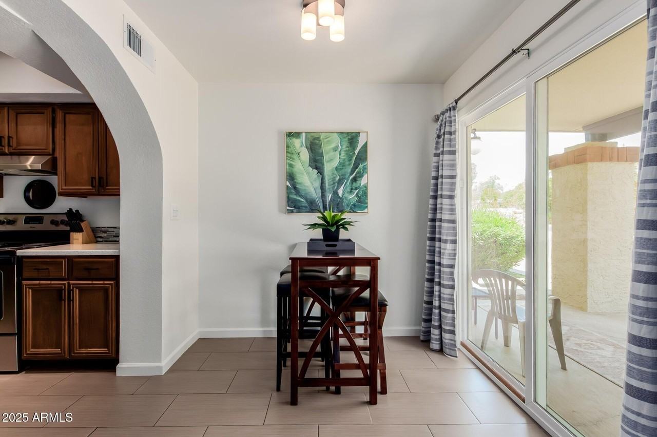 811 E Eugie Ave - Photo 7 of 35