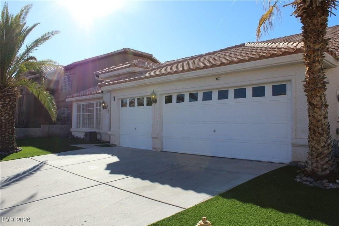 2763 Chokecherry Ave - Photo 5 of 32