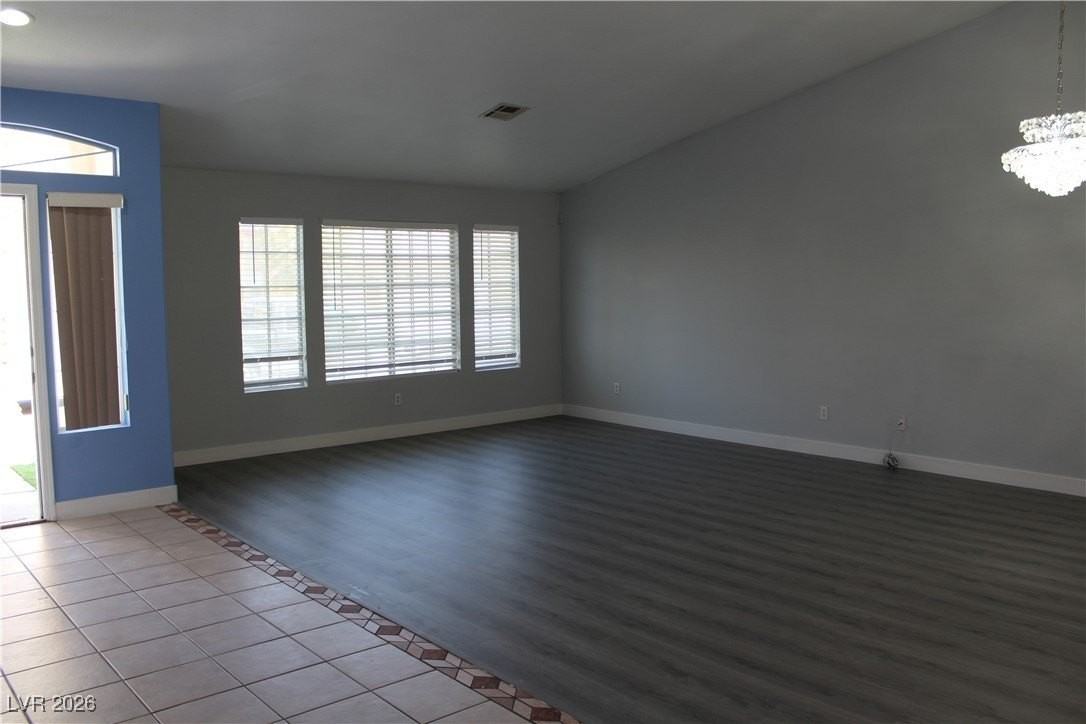 2763 Chokecherry Ave - Photo 6 of 32