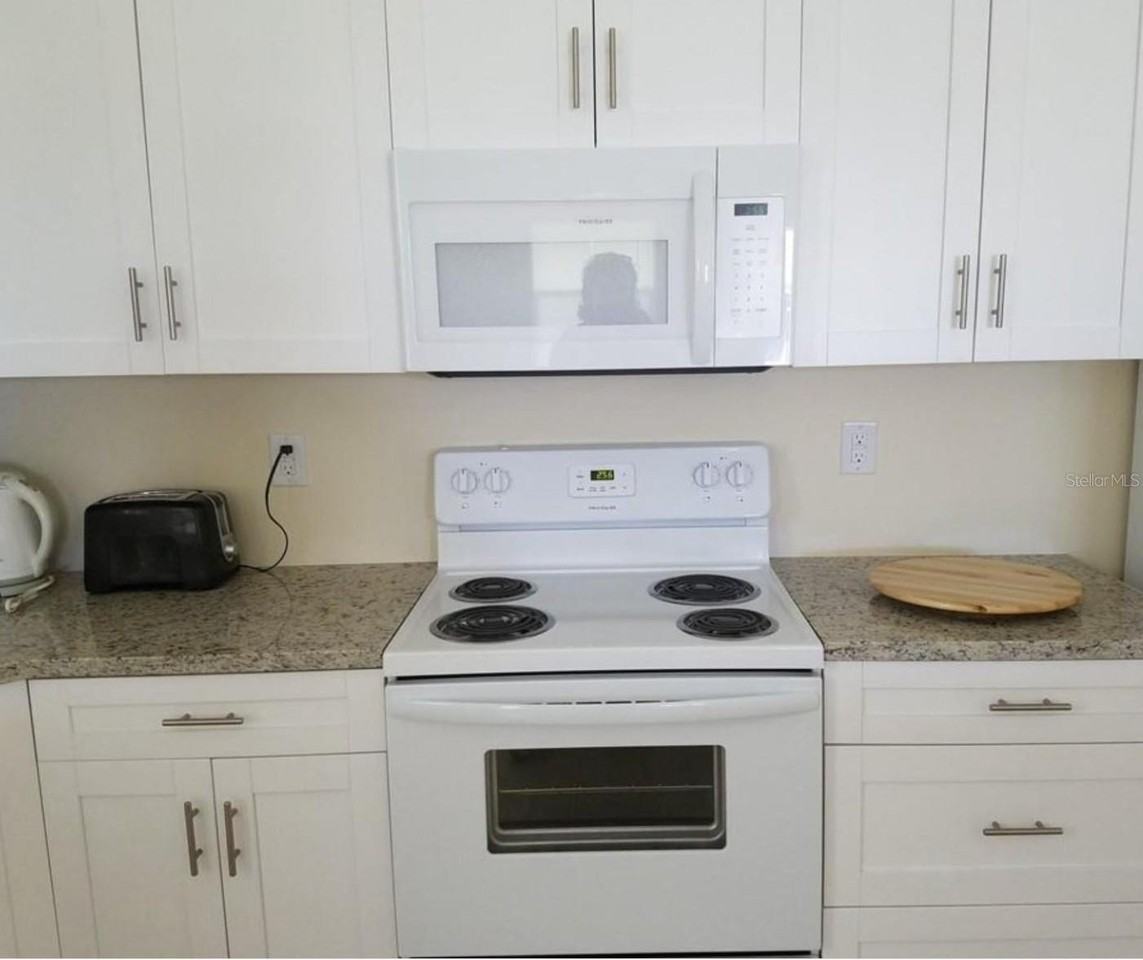 12090 Malaga Ave - Photo 5 of 13