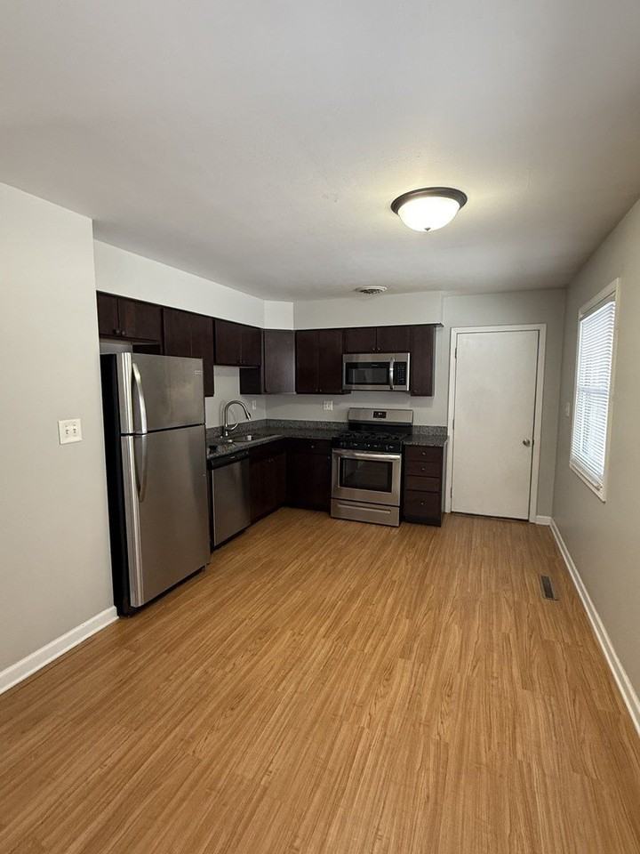 803 Dorman Dr - Photo 3 of 8