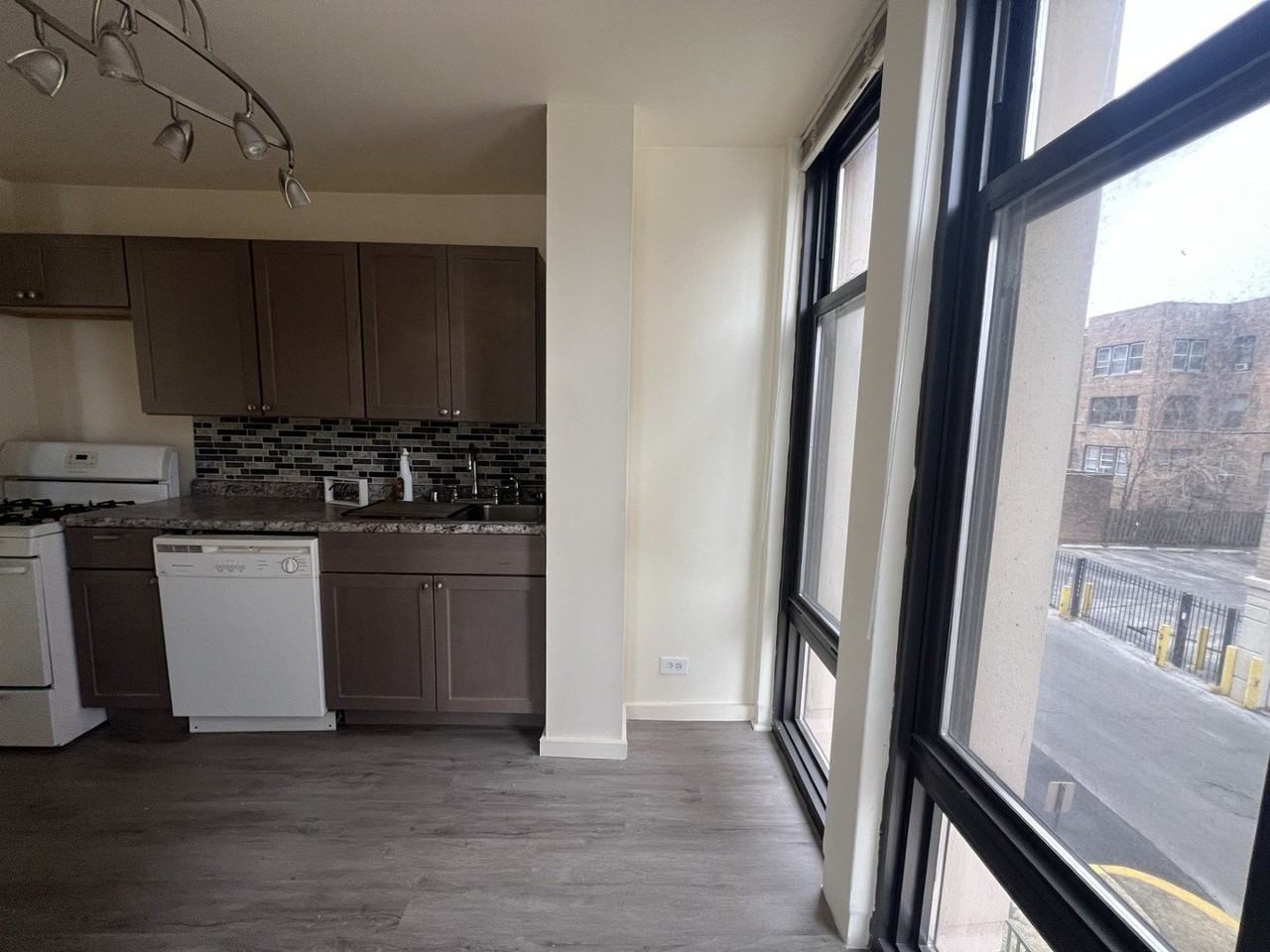 6700 S South Shore Dr Apt 2g #2G - Photo 2 of 25