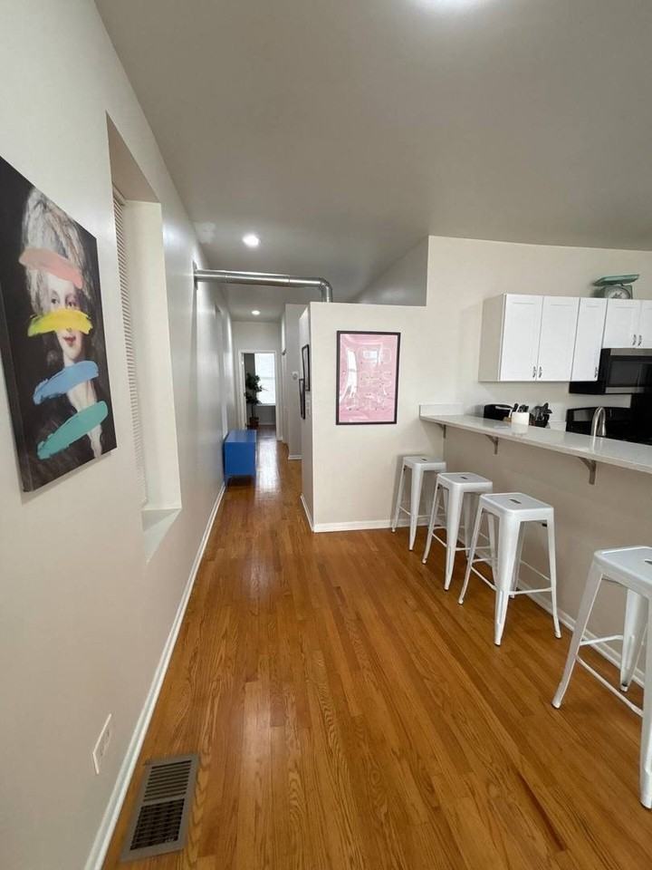 2122 W Huron St Apt 1 #1 - Photo 4 of 15