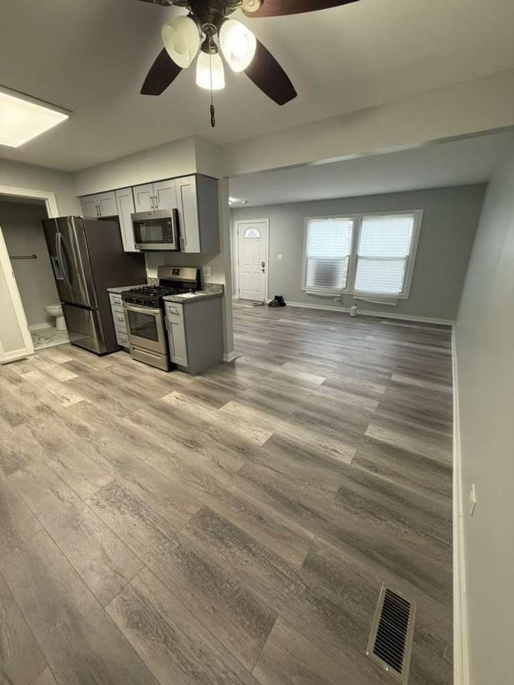 1311 Kingsbury Dr Unit E #E - Photo 5 of 16