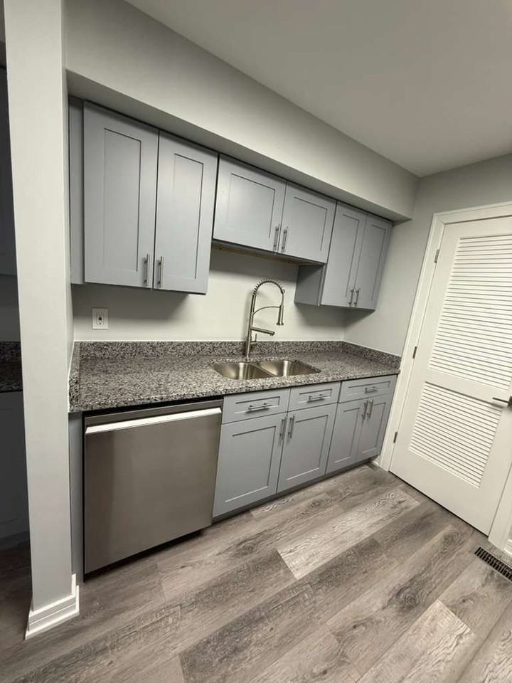 1311 Kingsbury Dr Unit E #E - Photo 7 of 16