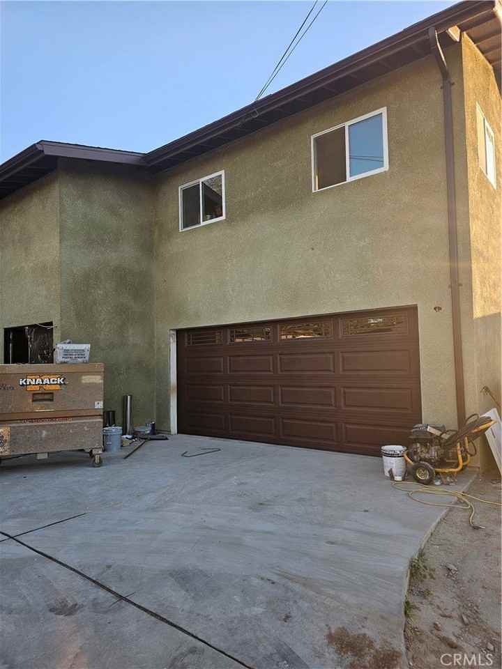 2641 Valley View Ave - Photo 2 of 3