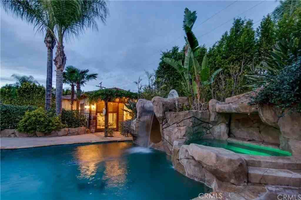 5230 Quakertown Ave - Photo 3 of 50