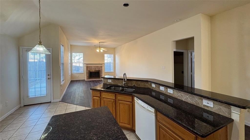 405 Colony Dr - Photo 3 of 17