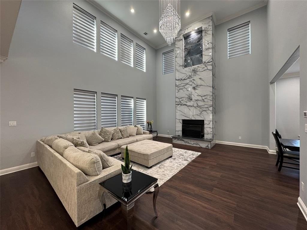 165 Circle Dr - Photo 3 of 10