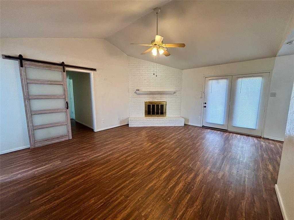 1237 N Knowles Dr - Photo 2 of 17