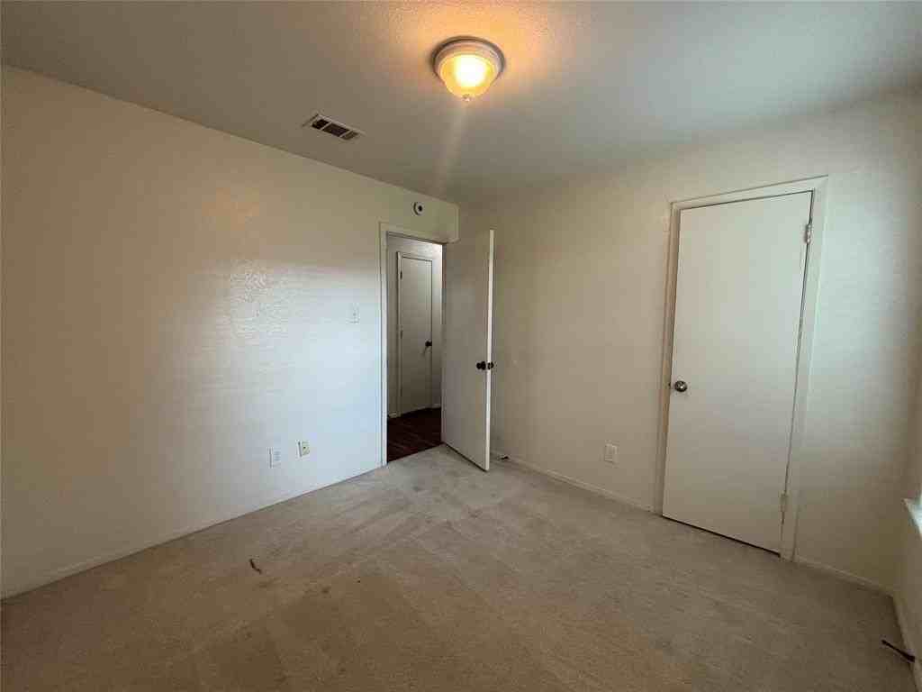 1237 N Knowles Dr - Photo 6 of 17