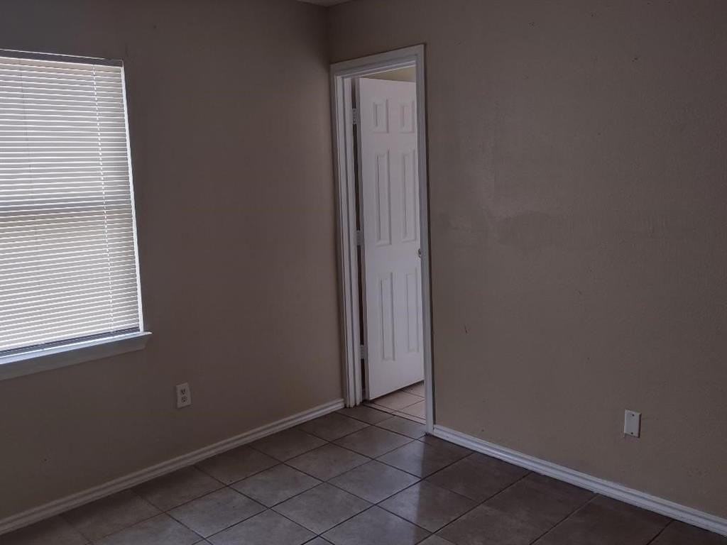 2432 E Timberview Ln - Photo 3 of 13